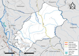 Carte en couleur présentant le réseau hydrographique de la commune