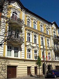 Main facade on the street