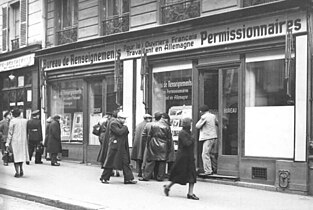 Le Bureau de renseignements pour les ouvriers français travaillant en Allemagne permissionnaires, 132 rue du Faubourg-Saint-Denis (février 1943).