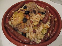 Couscous à la volaille et merguez.