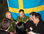 Grundevik har presskonferens i Kosovo 2007.