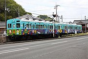 市原駅跡に保存されたキハ30（2017年4月、全景）