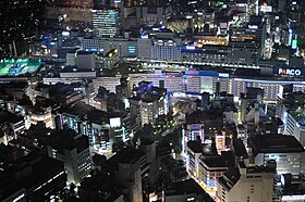 夜の池袋駅東口付近