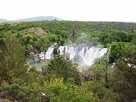 Kravica-waterval vanuit de verte