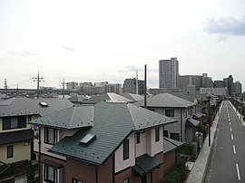 住宅が駅周辺を囲う