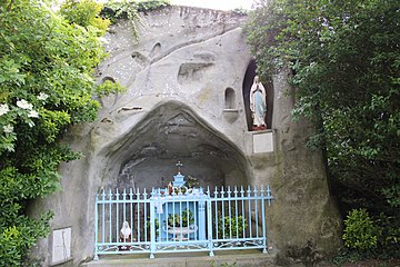 Réplique de la grotte de Lourdes.