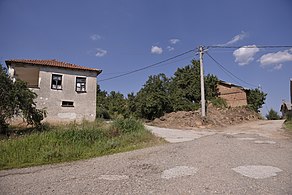 Улица во средишниот дел на селото