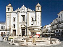 Igreja de Santo Antão in Praça do Giraldo