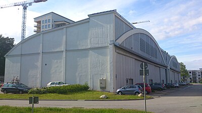 Före detta hangarbyggnad (2012).