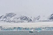 Inostranzewa-Bucht (dt.: „Bucht der Ausländer“): Inostranzewa-Gletscher (76°30‘N, 60°5‘O)