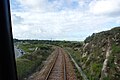 La ligne d'Auray à Quiberon sur la commune de Plouharnel : arrivée sur la presqu'île en tranchée dans la roche suivi d'un remblai.