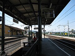 Station roof of platforms 2 and 3