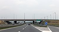 L'échangeur autoroutier ( 23 Belgrade) (A3 A1) vers Belgrade-Centre (tout droit), vers le Périphérique de Belgrade (Novi Sad) (sortie à droite).