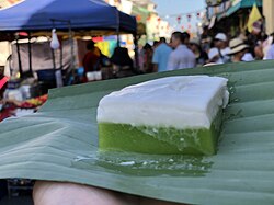 โกยตาลาม(Kue Talam) 来自于马来西亚的kuih talam，是普吉土生华人娘惹甜食