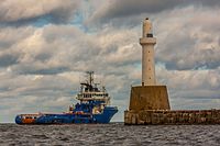 Le phare de l'entrée du port.