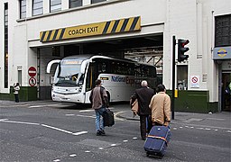 Sortie d'autocar de la gare routière