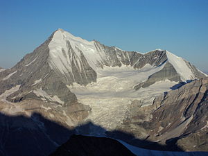 Bisgletscher von Osten, links das Weisshorn und rechts das Bishorn