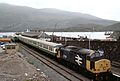 Zwei Reisezüge mit Class 37 der BR in Kyle of Lochalsh, 1989