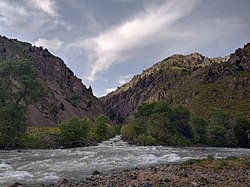 Впадение Арашансая в Ахангаран