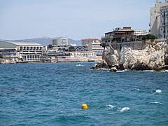 Restaurant à flanc de corniche.