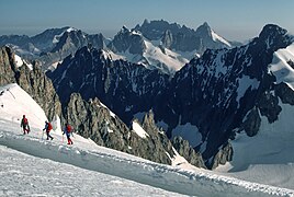 Dans le massif des Écrins et le parc national du même nom.