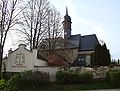 St.-Barbara-Kirche Markersbach (Blick über Friedhofsmauer)