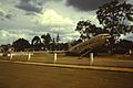 Il parco centrale di Lichinga, con i resti di un DC3 precipitato durante la guerra d'indipendenza (1998)