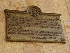 Placa conmemorativa a la primera Junta de fomento de la Semana Santa de Zamora