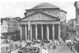 La piazza negli anni '10, con un tram sulla sinistra (la circolazione dei tram nel centro storico fu interrotta dal 1° gennaio 1930).