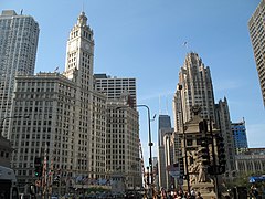 Le Wrigley Building et la Tribune Tower.