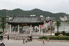 The Guangji Bridge crosses the Han River in Chaozhou.