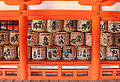 厳島神社に奉納された酒樽。