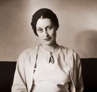 The character of Sally Bowles was based upon Jean Ross, a British cabaret singer with whom Isherwood lived as a room-mate in Weimar-era Berlin.