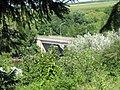 À une extrémité du village, le pont traverse la rivière Du Chêne