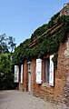 Façade côté jardin, l'ancienne orangerie.