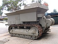 オーストラリア軍が製作した、ブルドーザー改造BARV 後方左側より[4]