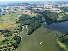 Dwie płytkie zatoki w pobliżu wsi Liksajny