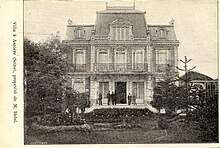 François Bidel devant la villa des roses vers 1900