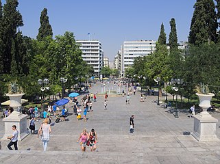 Η πλατεία Συντάγματος σήμερα, όπως φαίνεται από την Λεωφόρο Αμαλίας