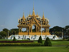 Rueanyot Borom Mangkhalanusorani, Dusit Palace