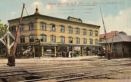 Early 20th century postcard of the station in the shadow of the Otten Building