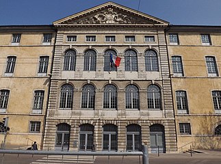 Avant-corps central en façade