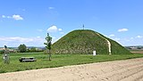 Der Leeberg bei Großmugl mit rund 14 m Höhe und etwa 50 m Durchmesser (Hallstattzeit)