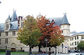 Côté rue de l'Hôtel de Ville