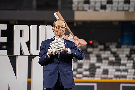 타이베이 돔에서 개최된 아시아 야구 선수권 대회의 시구자로 등장했을 때의 모습 (2023년 12월 2일)