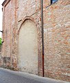 Particolare dell'arco cieco sul fianco settentrionale