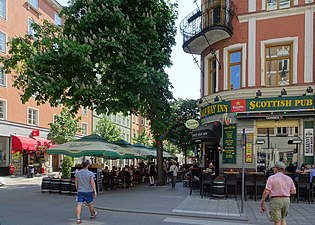 Swedenborgsgatan, söderut i höjd med Wollmar Yxkullsgatan.