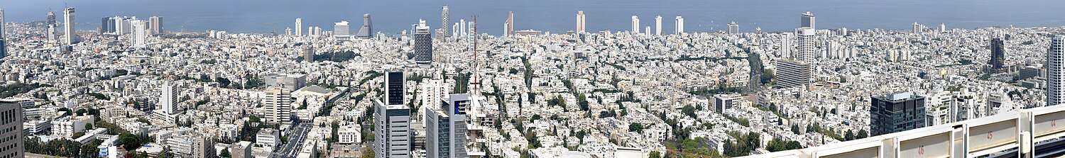 תצפית ממגדלי עזריאלי לעבר חוף הים