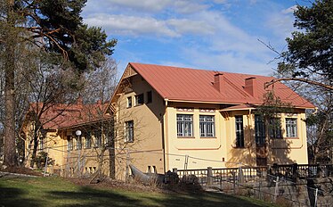 Villa Rana building seen from the site of the Seminaarinmäki campus of the University of Jyväskylä in 2014.