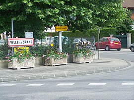 The road into Ville-la-Grand